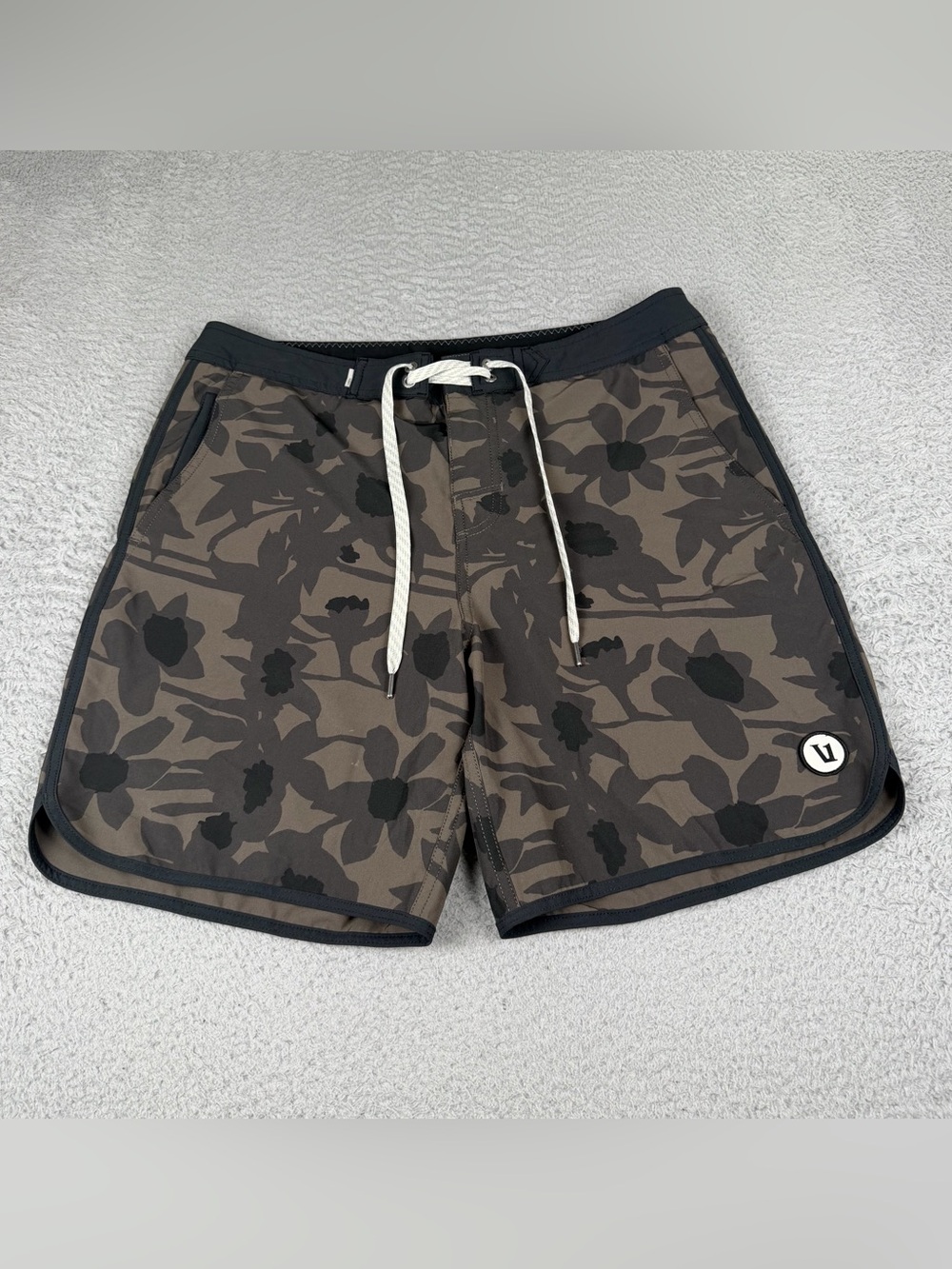 Vuori Board Shorts Mens 32 Brown Floral Logo Lightweight Drawstring Swimming